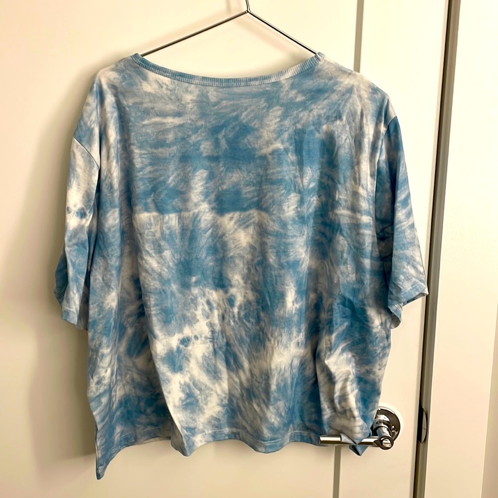 Cropped cloudy tee